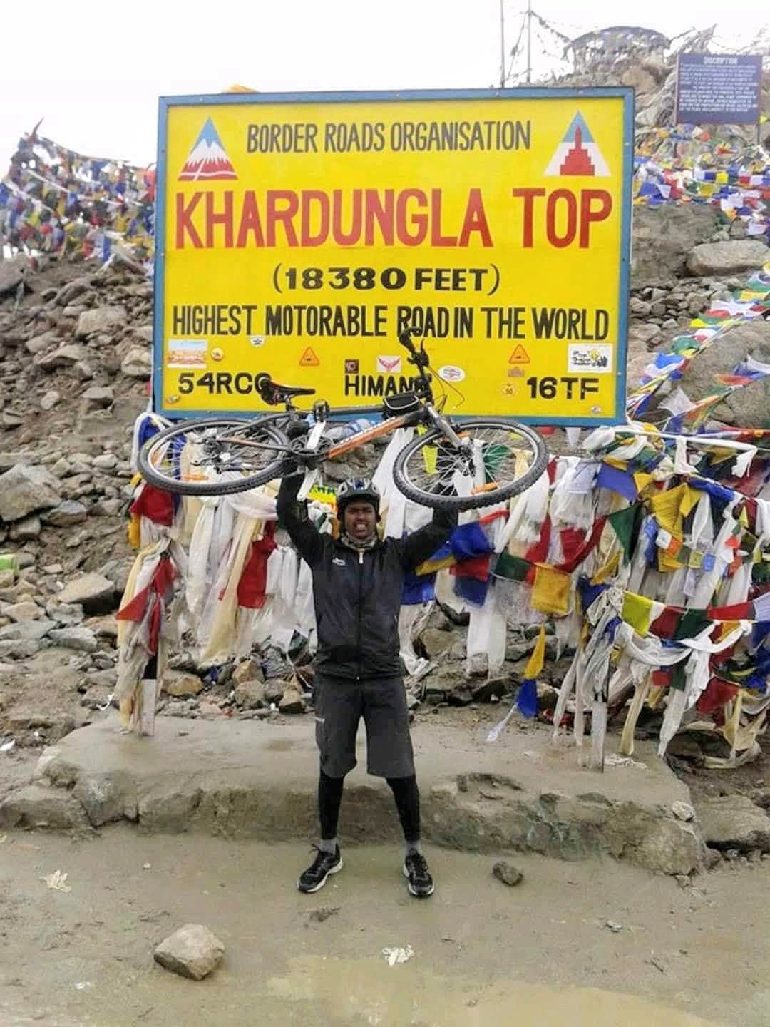 Cycling Khardungla